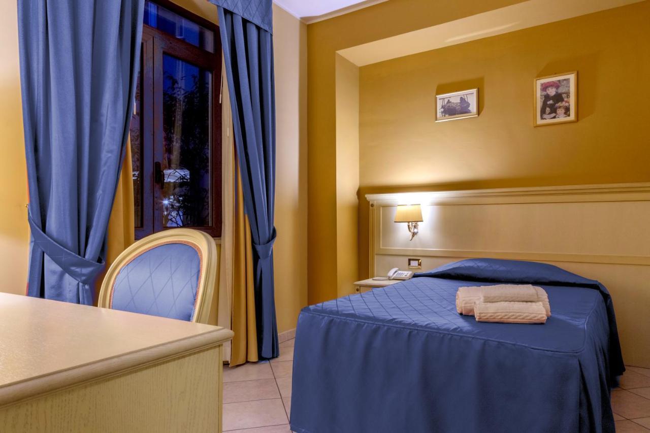Hotel San Michele Мілаццо Номер фото
